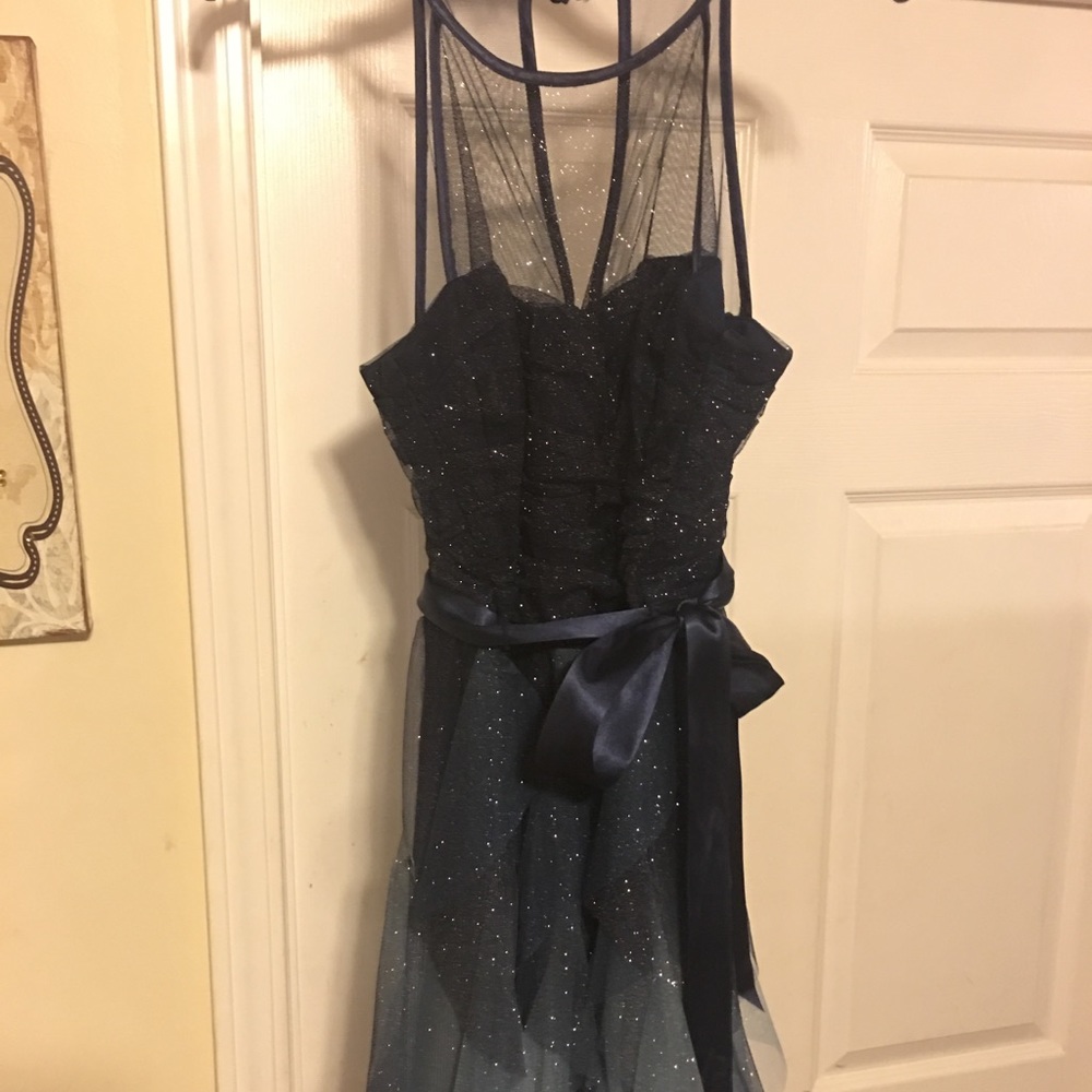 Formal Dress - Picture 4 of 7